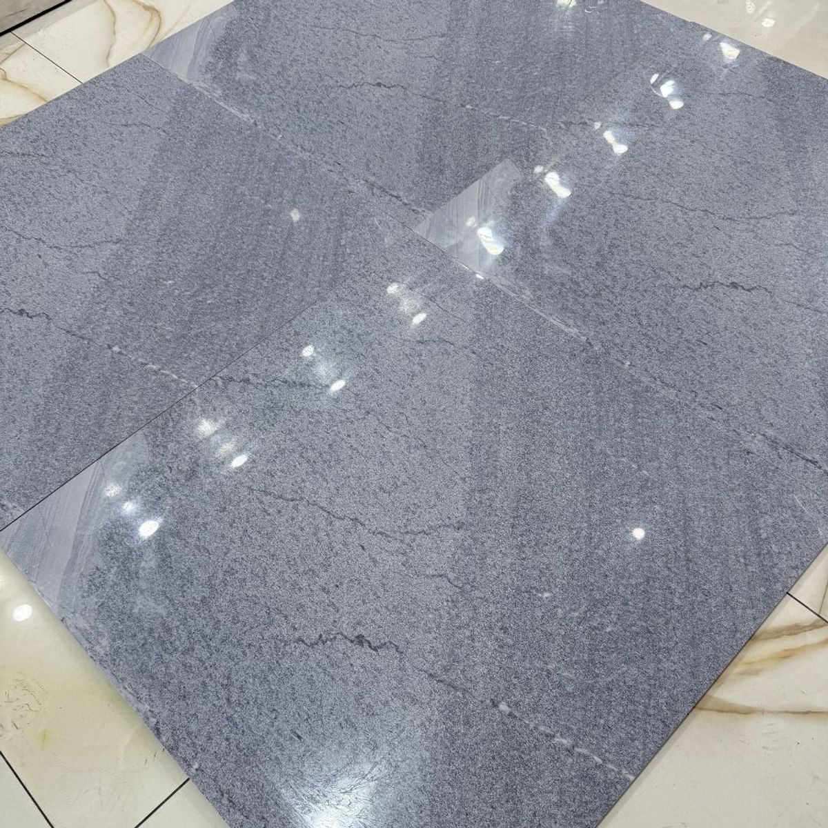 EJESA CREA TU ESPACIO IDEAL - PORCELANATO CEMENTO GRIS 60X60cm  144m2  VITRIFICADO