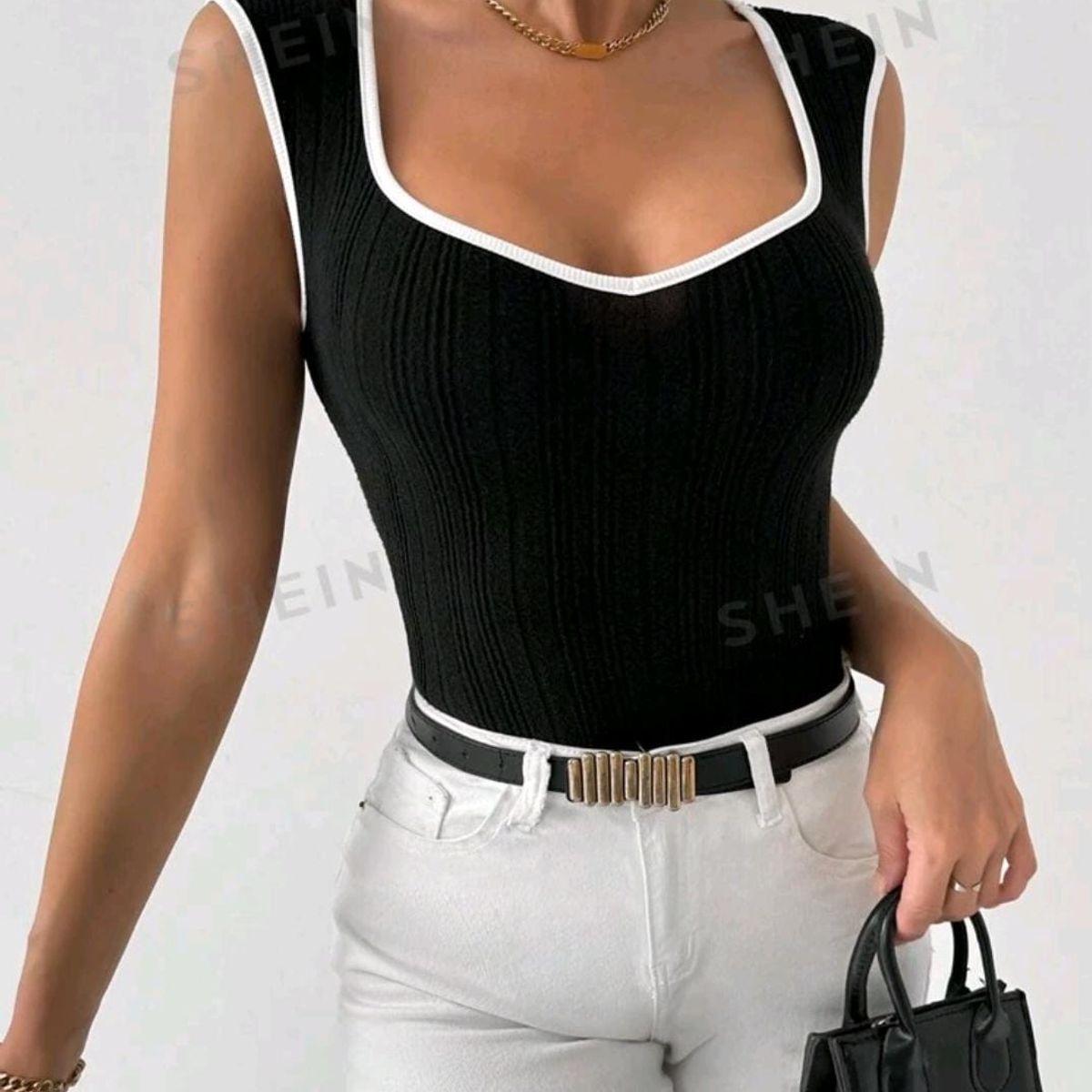 GENERICO - SHEIN prive camiseta ajustada CON CUELLO DE CORAZON EN BLANCO Y NEGRO