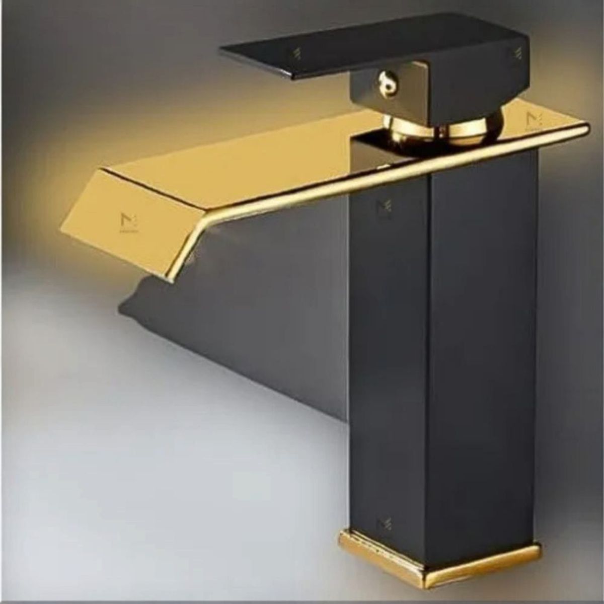GENERICO - Grifo Monomando Cascada Elegante Negro y Dorado de Baño - Lujo Moderno
