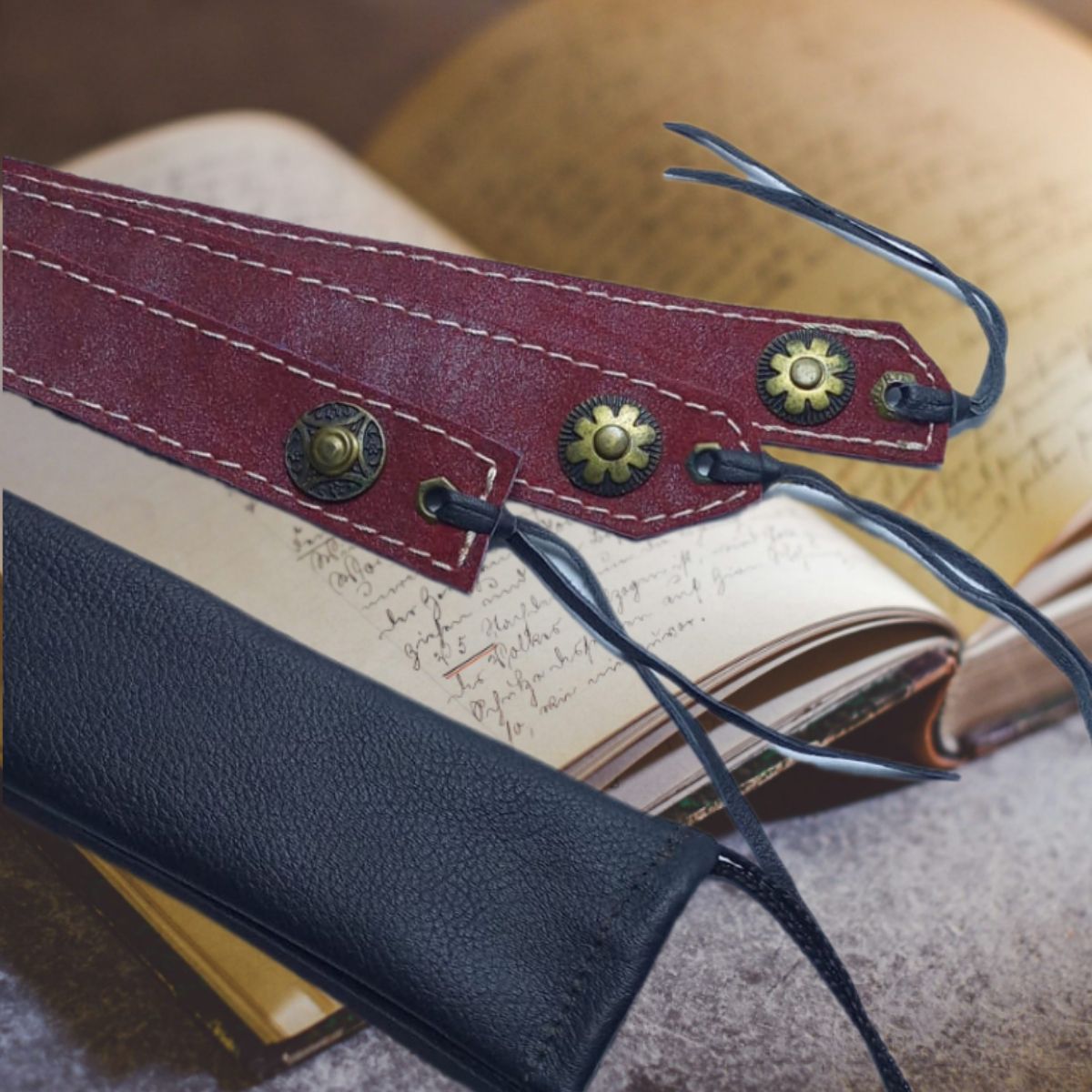 GENERICO - 3 SEPARADORES DE LIBROS EN CUERO Y FUNDA BOLSO DE CUERO 29CM