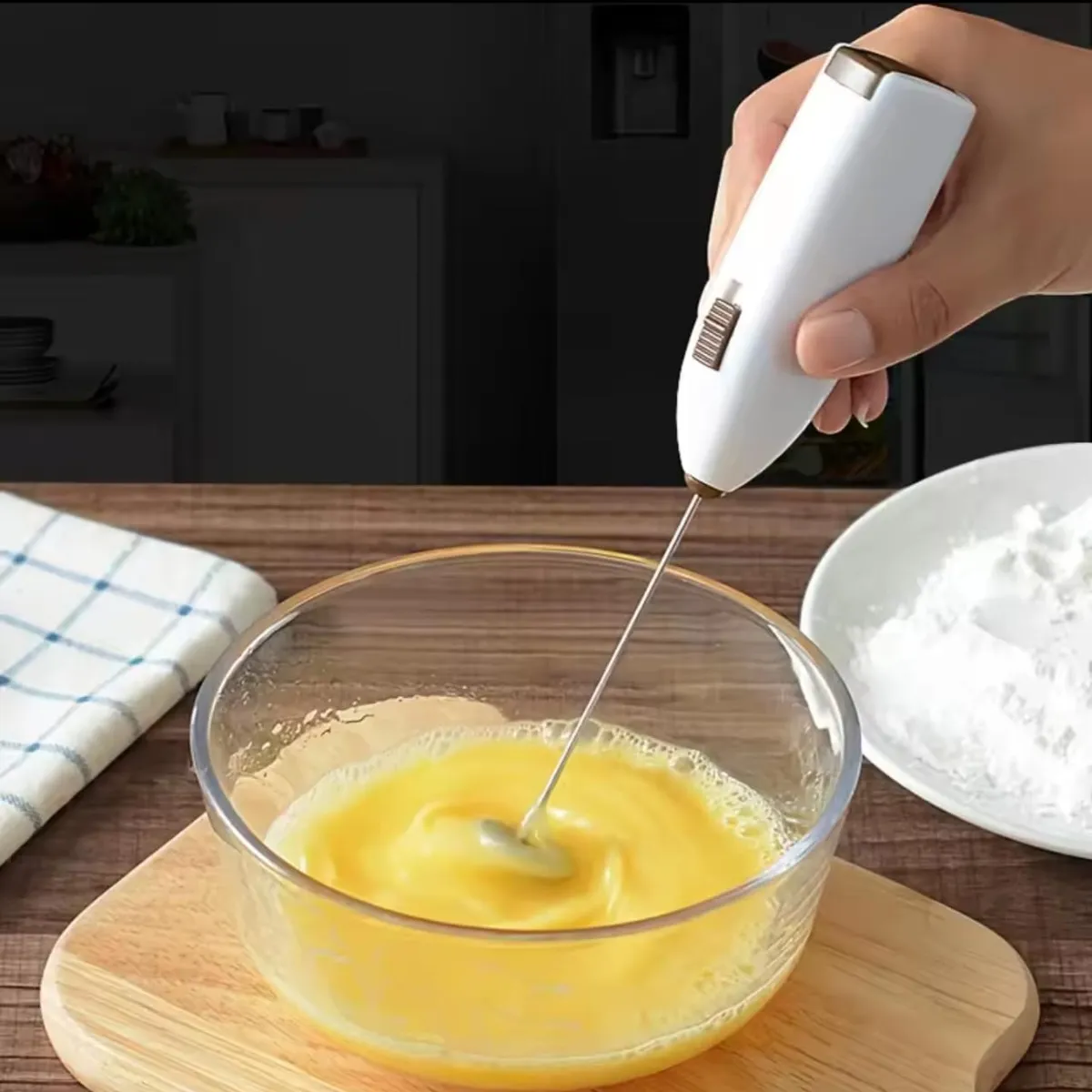 GENERICO - MINI BATIDOR MANUAL - MULTICOLOR