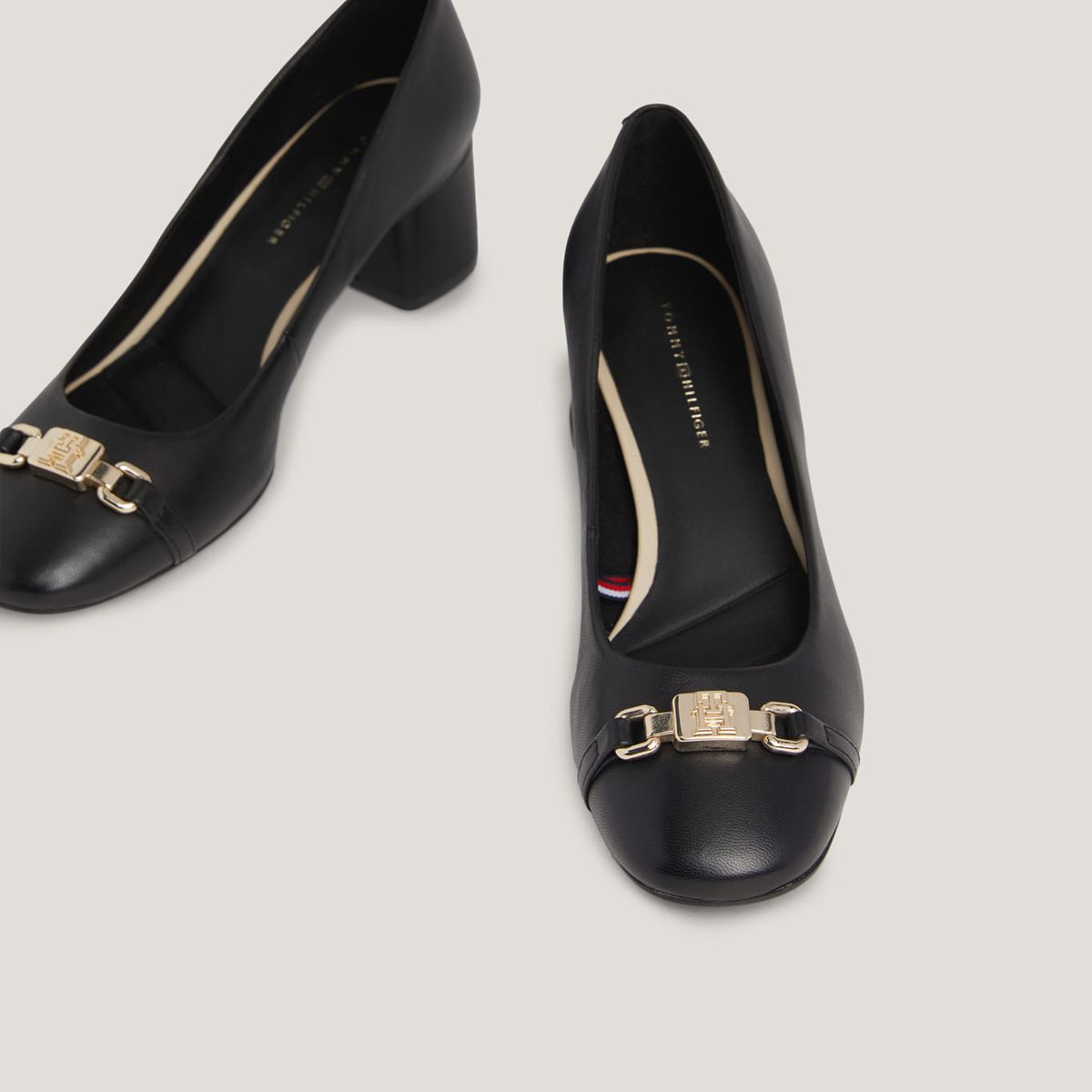 TOMMY HILFIGER - Sandalias de tacon ancho con monograma TH