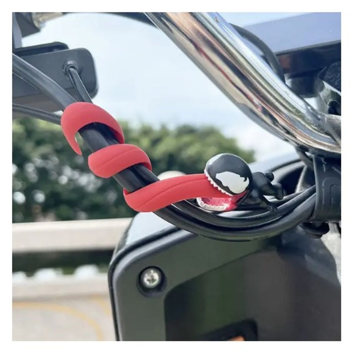 GENERICO - ADORNO VENOM 19CM PARA TABLERO-MOTO-AUTO PVC