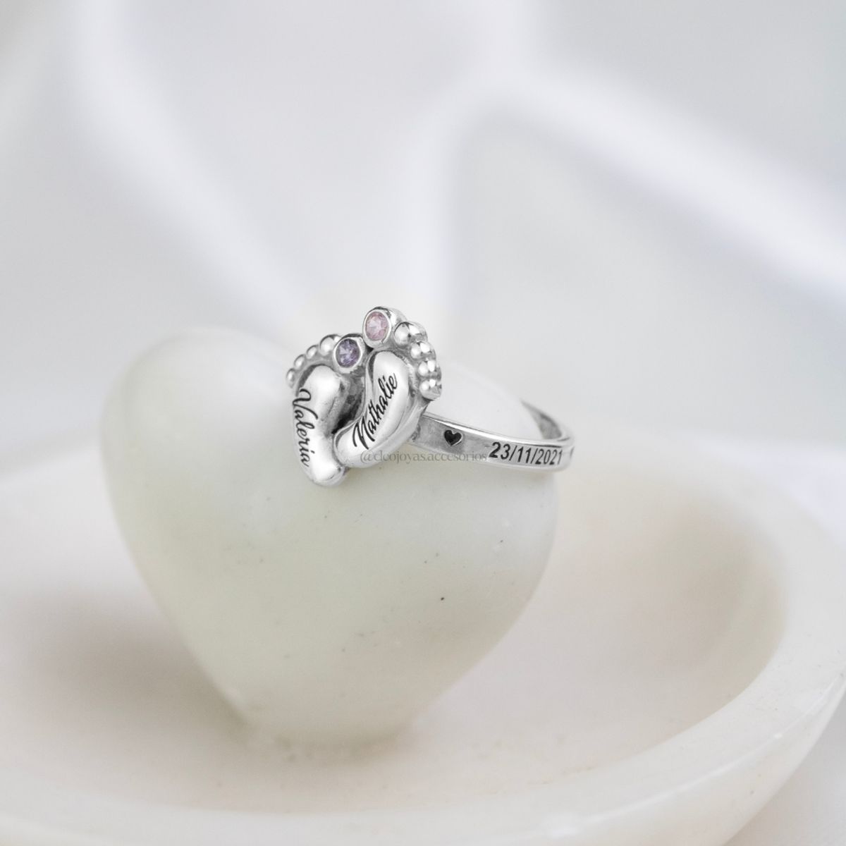 CLEO JOYAS & ACCESORIOS - Anillo Piecitos Plata Grabado