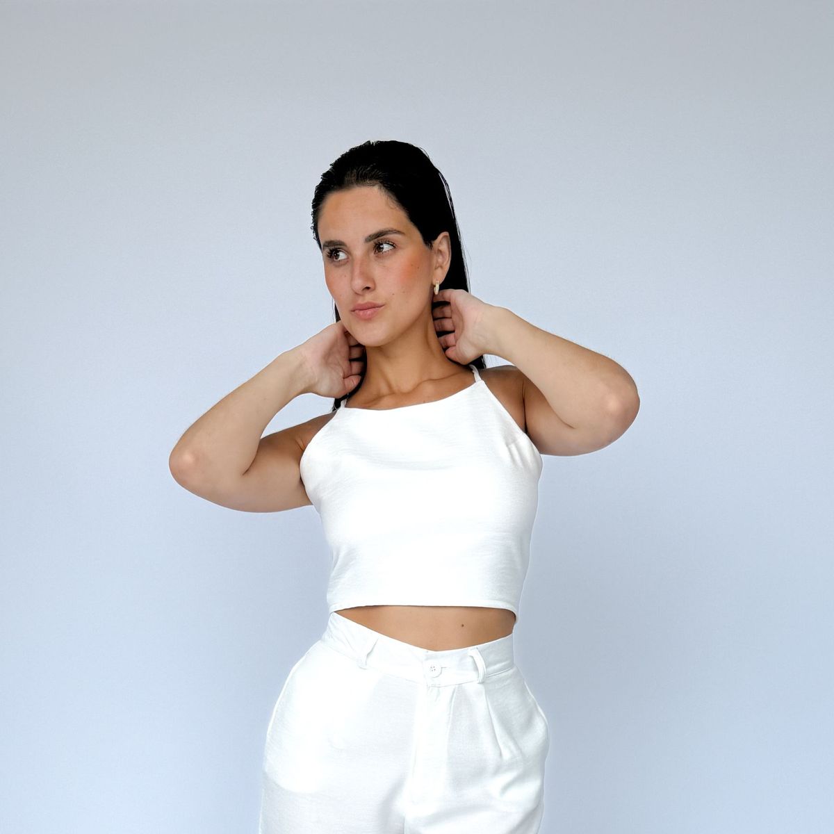 INTROSPECTIVA MODA - BLUSA CON TIRAS EN LA ESPALDA REGULABLE MODELO LARISA