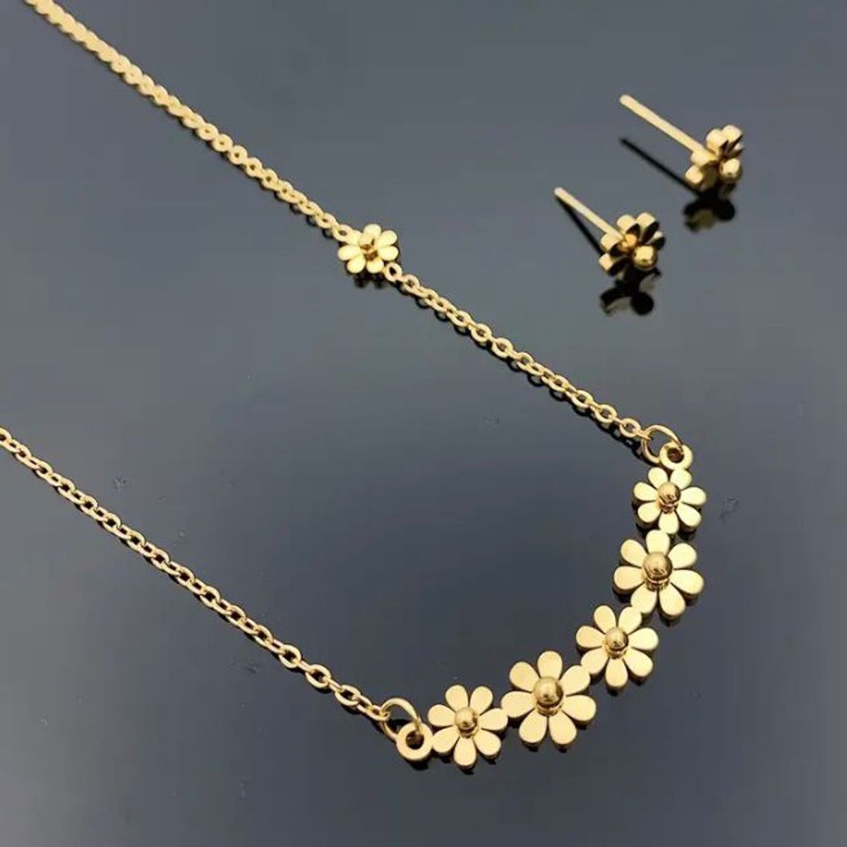 GENERICO - Collar y aretes modelo Florcita