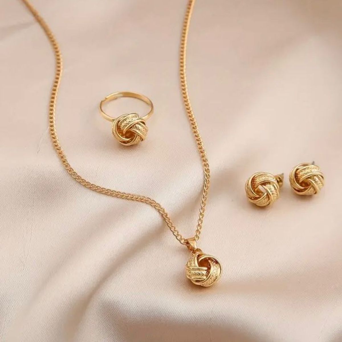 GENERICO - Collar y aretes y anillo perla dorada