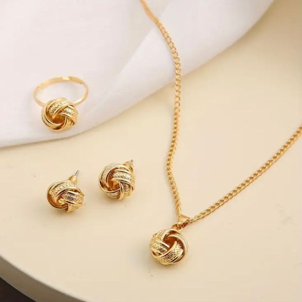 GENERICO - Collar y aretes y anillo perla dorada