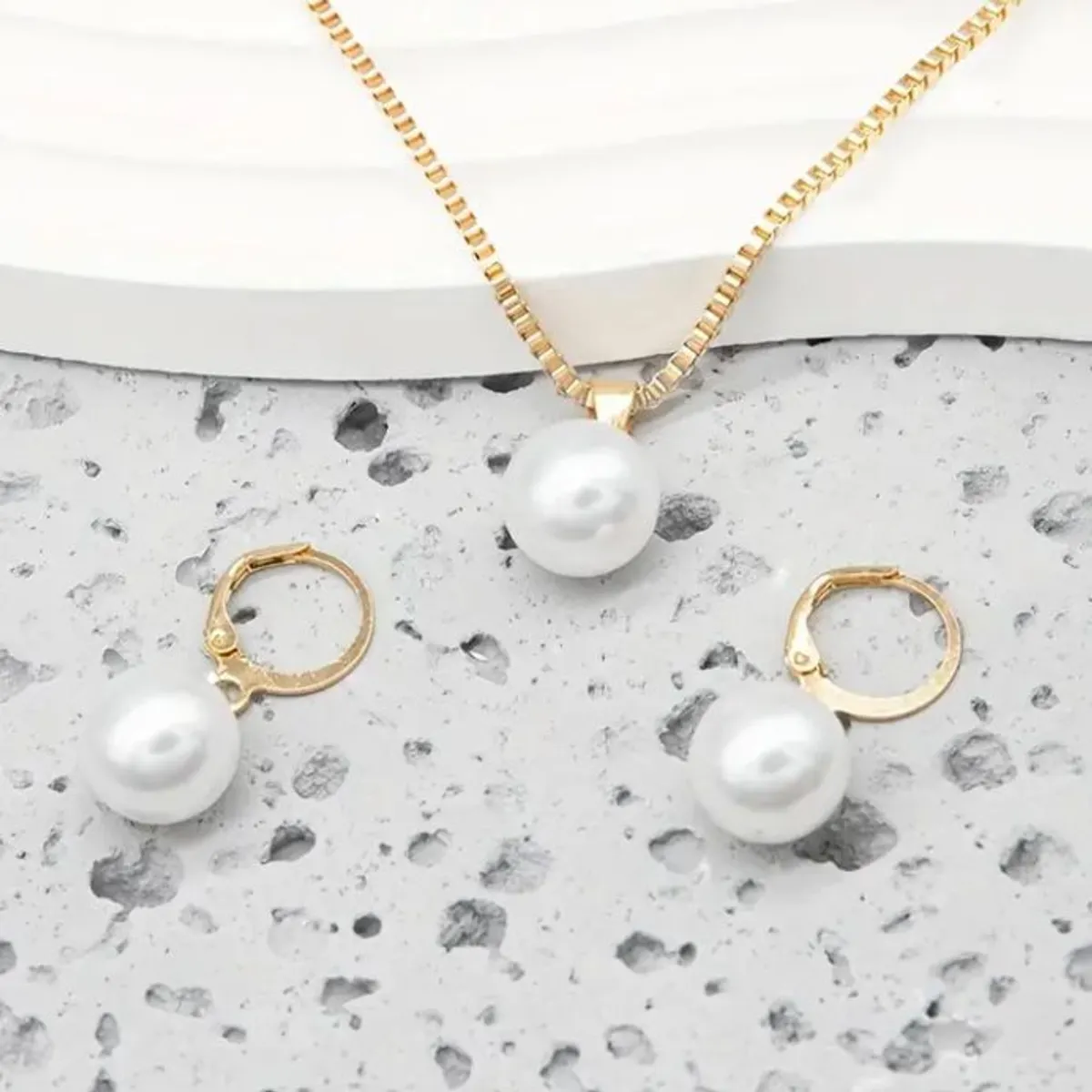 GENERICO - Collar y aretes perla dorada