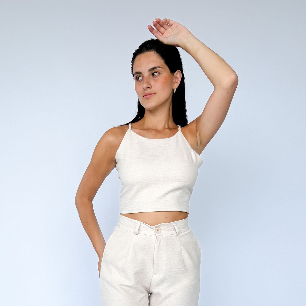 INTROSPECTIVA MODA - BLUSA CON TIRAS EN LA ESPALDA REGULABLE MODELO LARISA