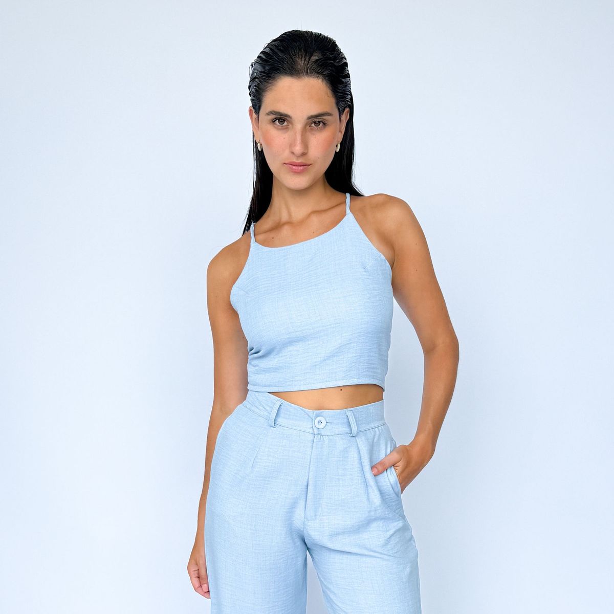 INTROSPECTIVA MODA - BLUSA CON TIRAS EN LA ESPALDA REGULABLE MODELO LARISA