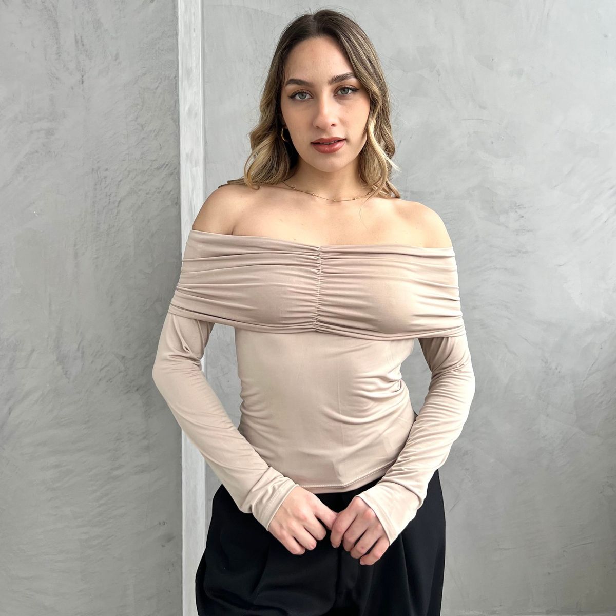 INTROSPECTIVA MODA - POLO MANGA LARGA OFF SHOULDER MODELO ELENA