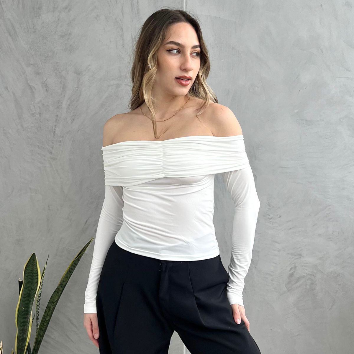 INTROSPECTIVA MODA - POLO MANGA LARGA OFF SHOULDER MODELO ELENA