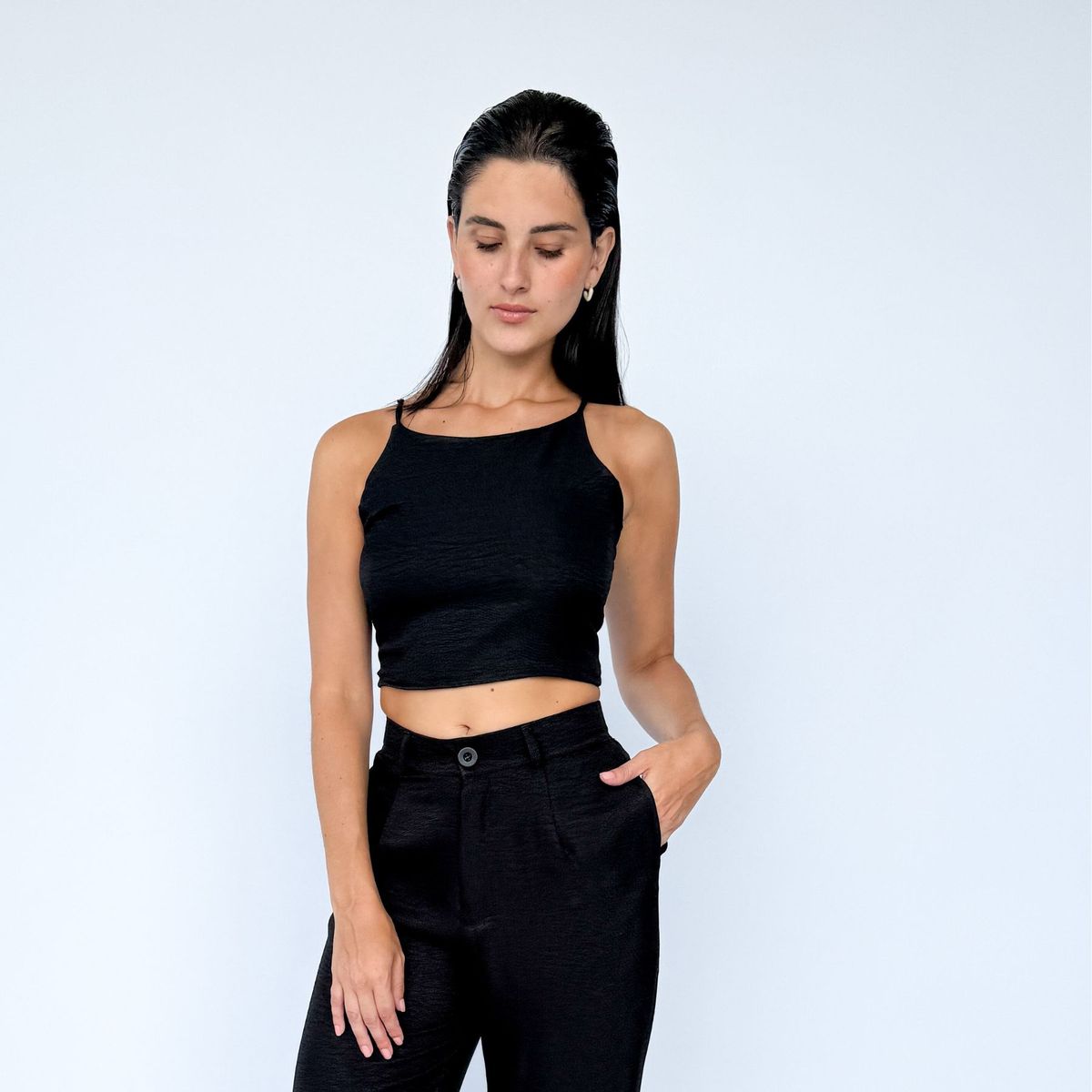 INTROSPECTIVA MODA - BLUSA CON TIRAS EN LA ESPALDA REGULABLE MODELO LARISA