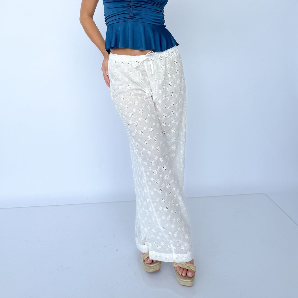 INTROSPECTIVA MODA - PANTALÓN RECTO EN BRODERÍ