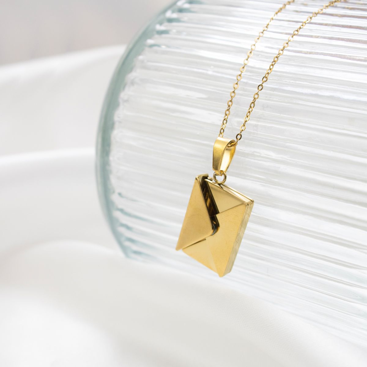 CLEO JOYAS & ACCESORIOS - Collar Cartita Dorado Acero