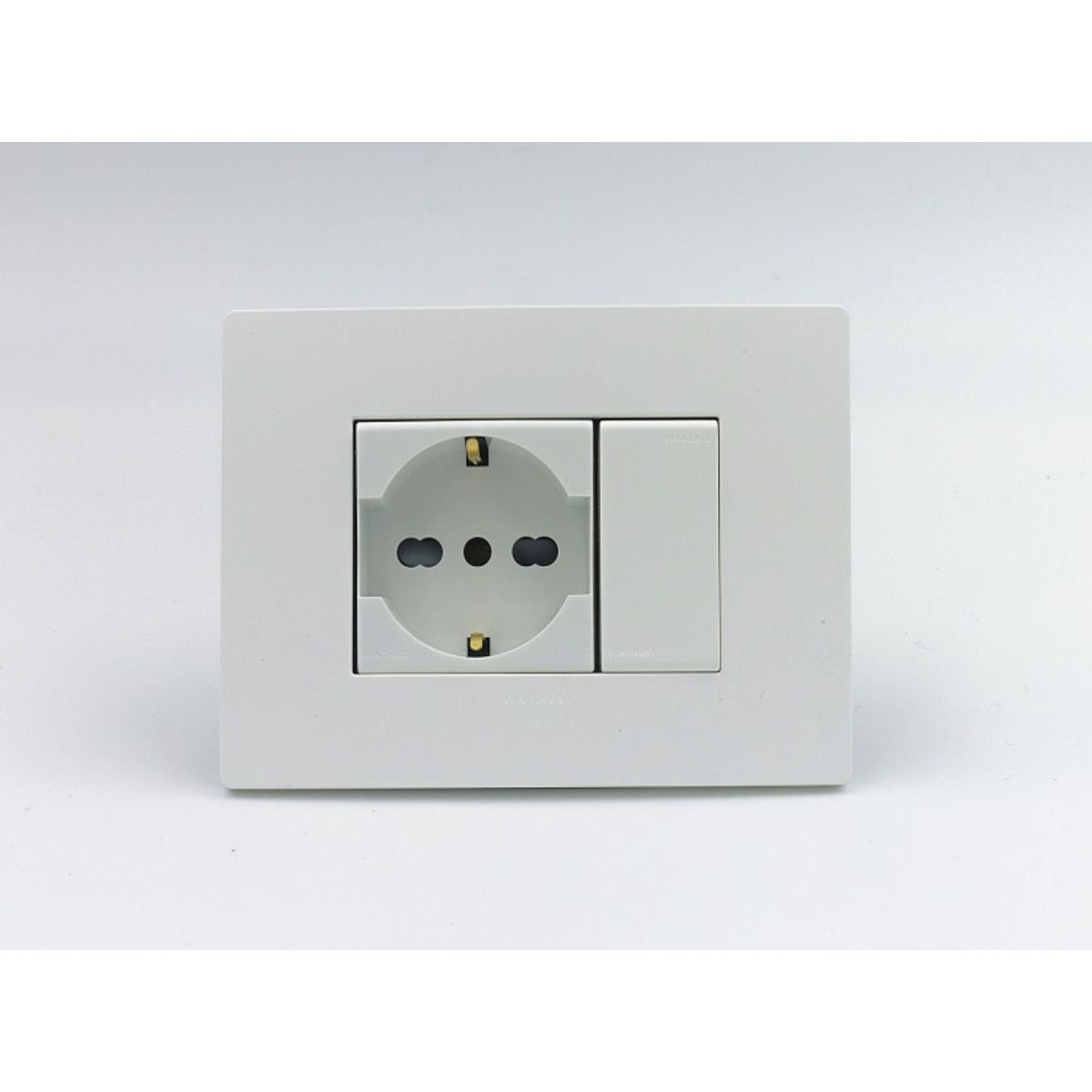 SINTHESI - TOMACORRIENTE SCHUKO SIMPLE S33 PLACA BLANCA MATE Y DADOS BLANCOS