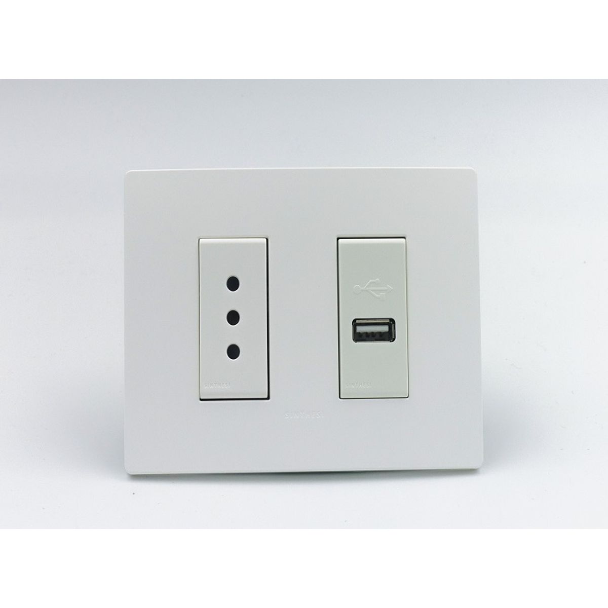 SINTHESI - TOMACORRIENTE DOBLE 3 EN LINEA Y USB TIPO A S33 PLACA BLANCA MATE