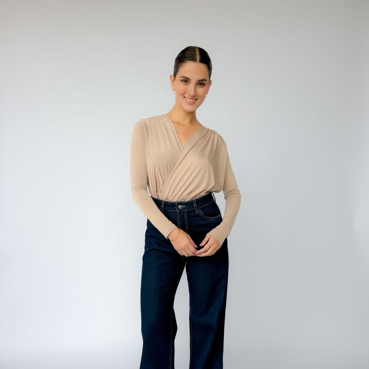 INTROSPECTIVA MODA - BLUSA MANGA LARGA CON ELÁSTICO EN LA CINTURA MODELO CHIARA