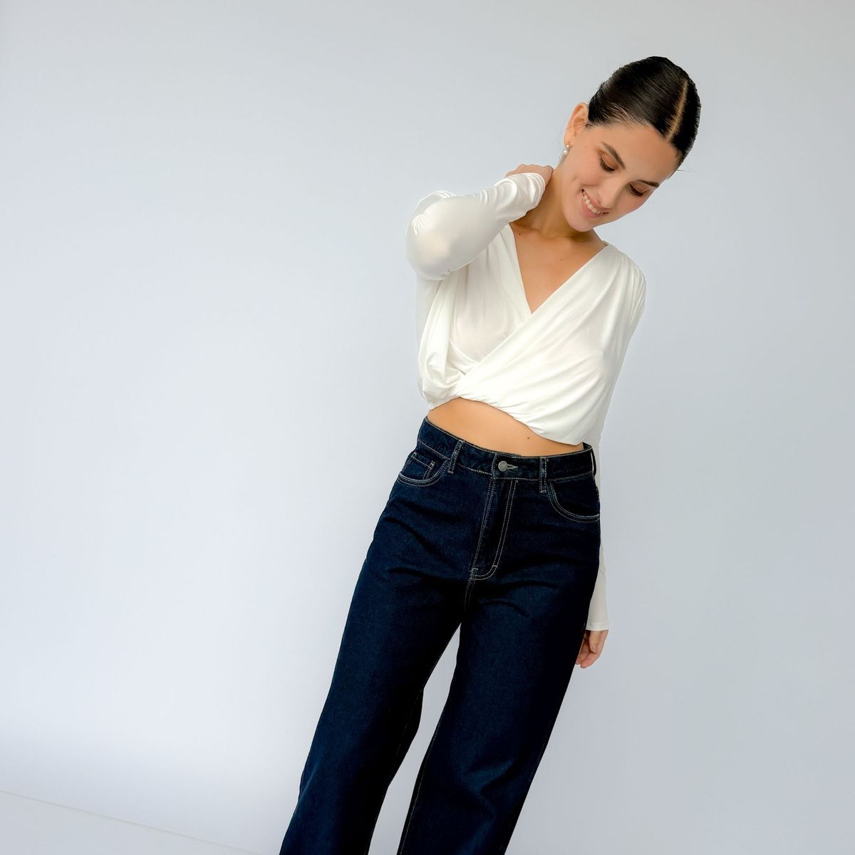 INTROSPECTIVA MODA - BLUSA MANGA LARGA CON ELÁSTICO EN LA CINTURA MODELO CHIARA