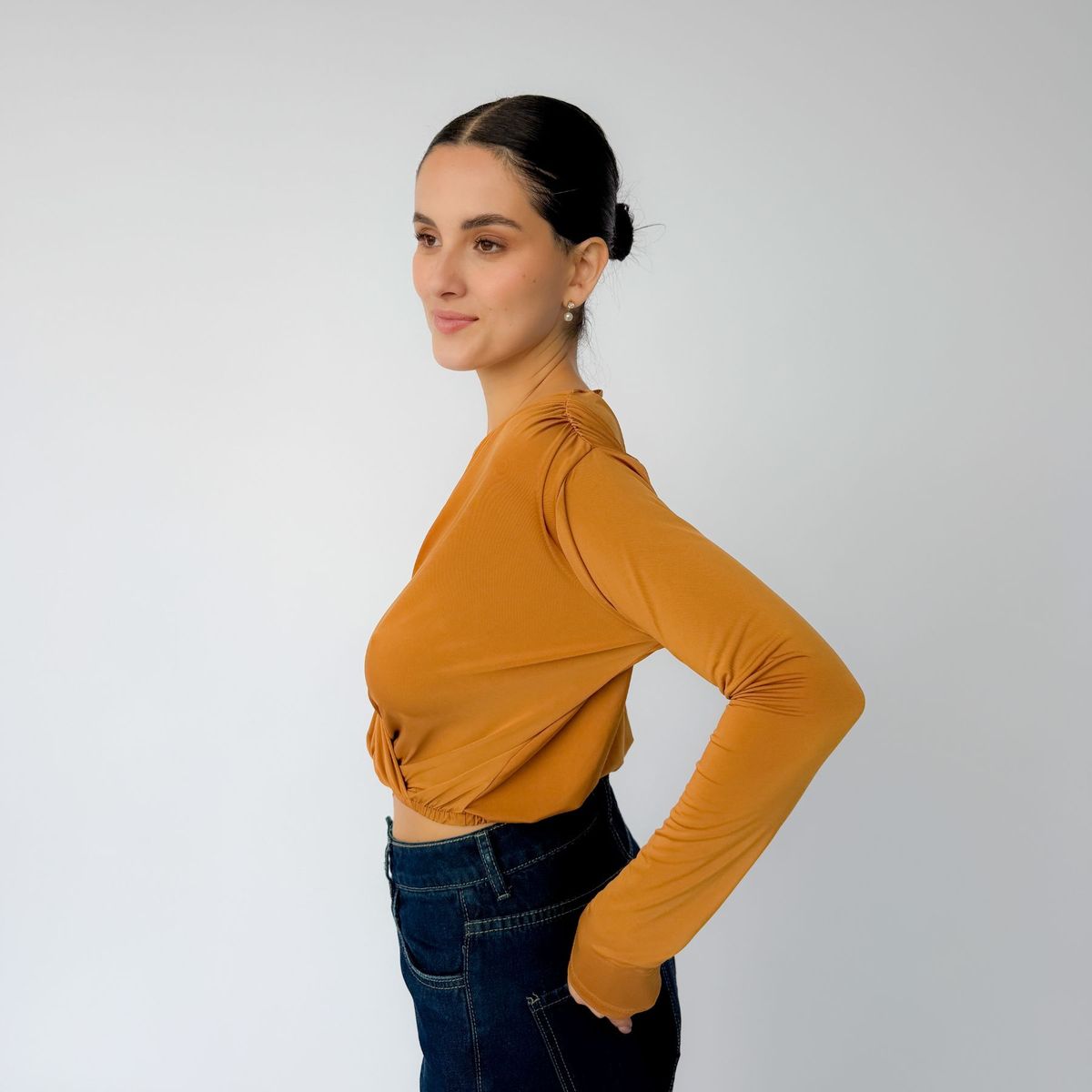 INTROSPECTIVA MODA - BLUSA MANGA LARGA CON ELÁSTICO EN LA CINTURA MODELO CHIARA