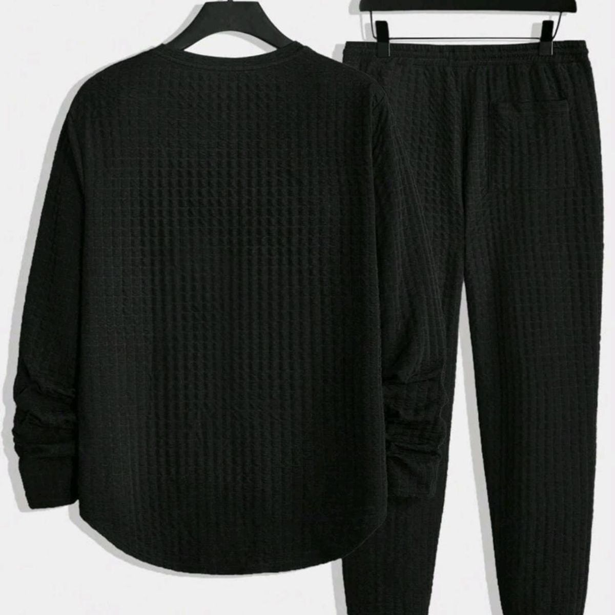 GENERICO - CONJUNTO  NEGRO CON DISEÑO DE LETRAS