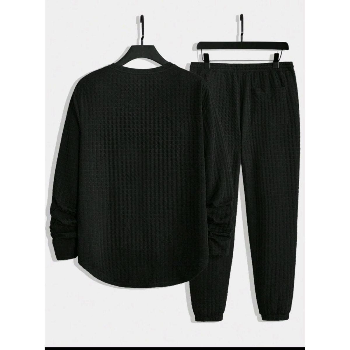 GENERICO - CONJUNTO  NEGRO CON DISEÑO DE LETRAS