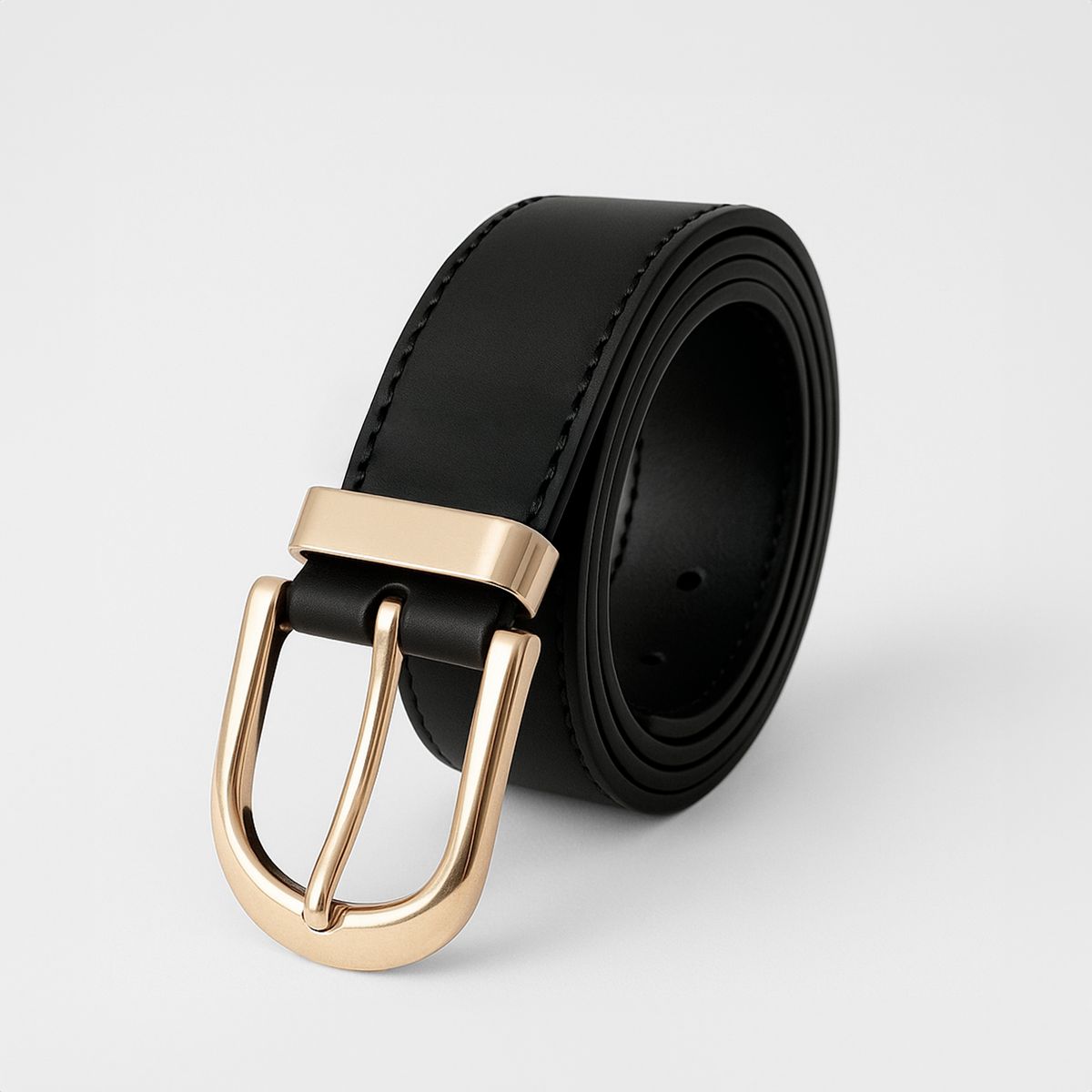 GENERICO - CORREA NEGRO EBANO CON HEBILLA DORADA