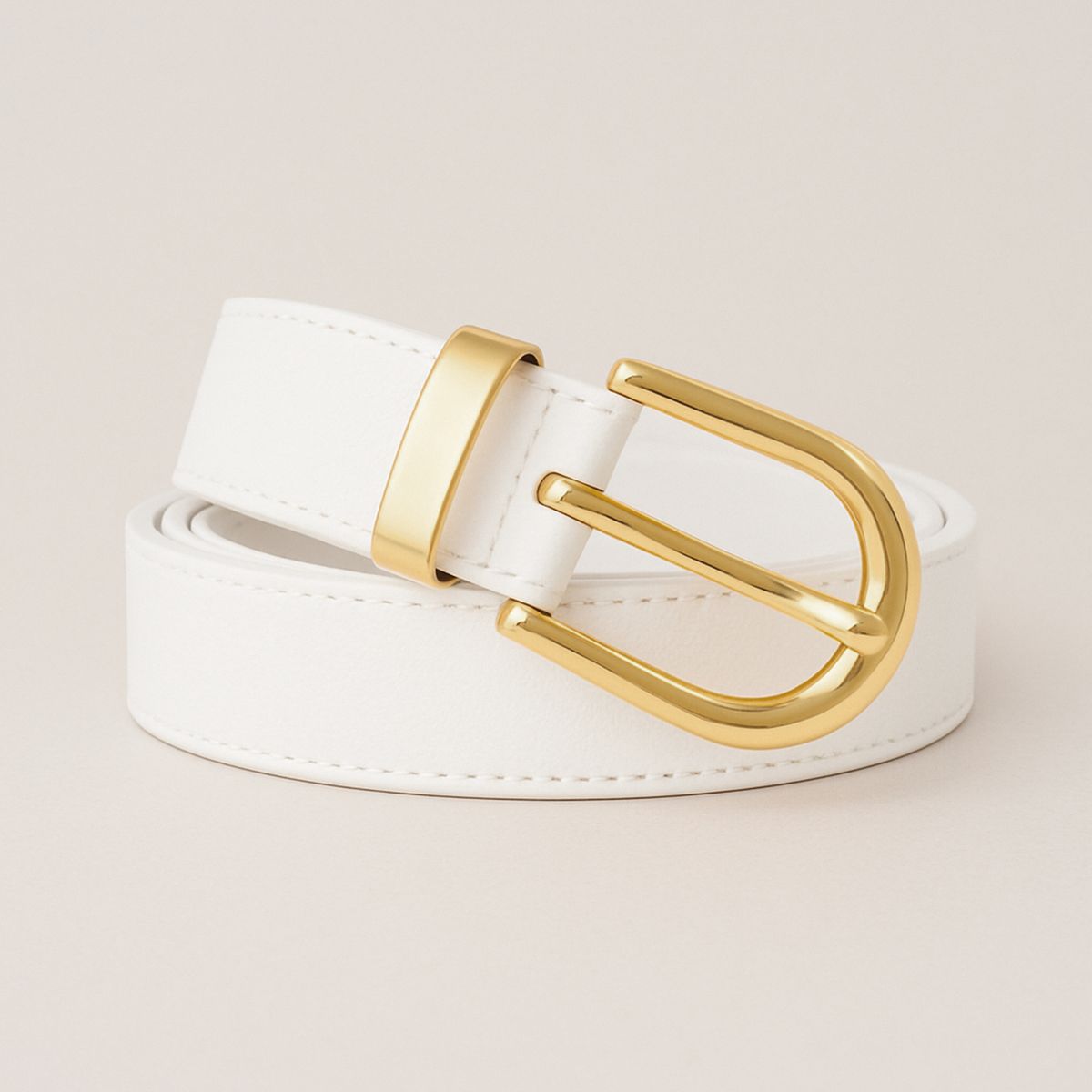 GENERICO - CORREA BLANCO PERLA CON HEBILLA DORADA