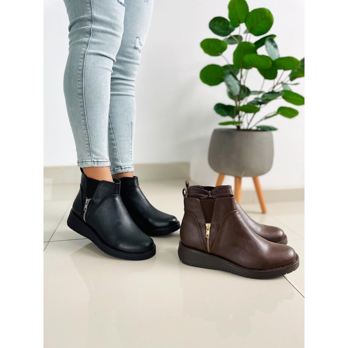 GENERICO - BOTINES DENISE EN TACO 3 CM EN TONO MARRON