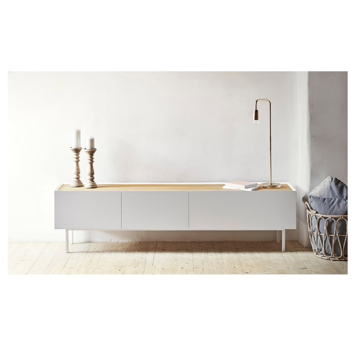 TU MESITA - Mesa de TV Clásica Brandon 65" color Blanco Duna 1 puerta 2 cajones TU MESITA