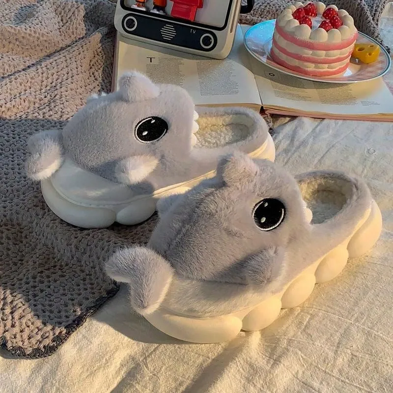 GENERICO - PANTUFLAS CON PELUCHE MODELO TIBURON