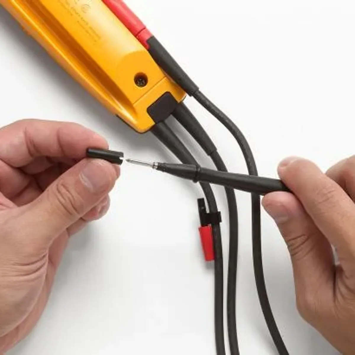 FLUKE - Comprobador de voltaje continuidad y corriente Fluke T5-600