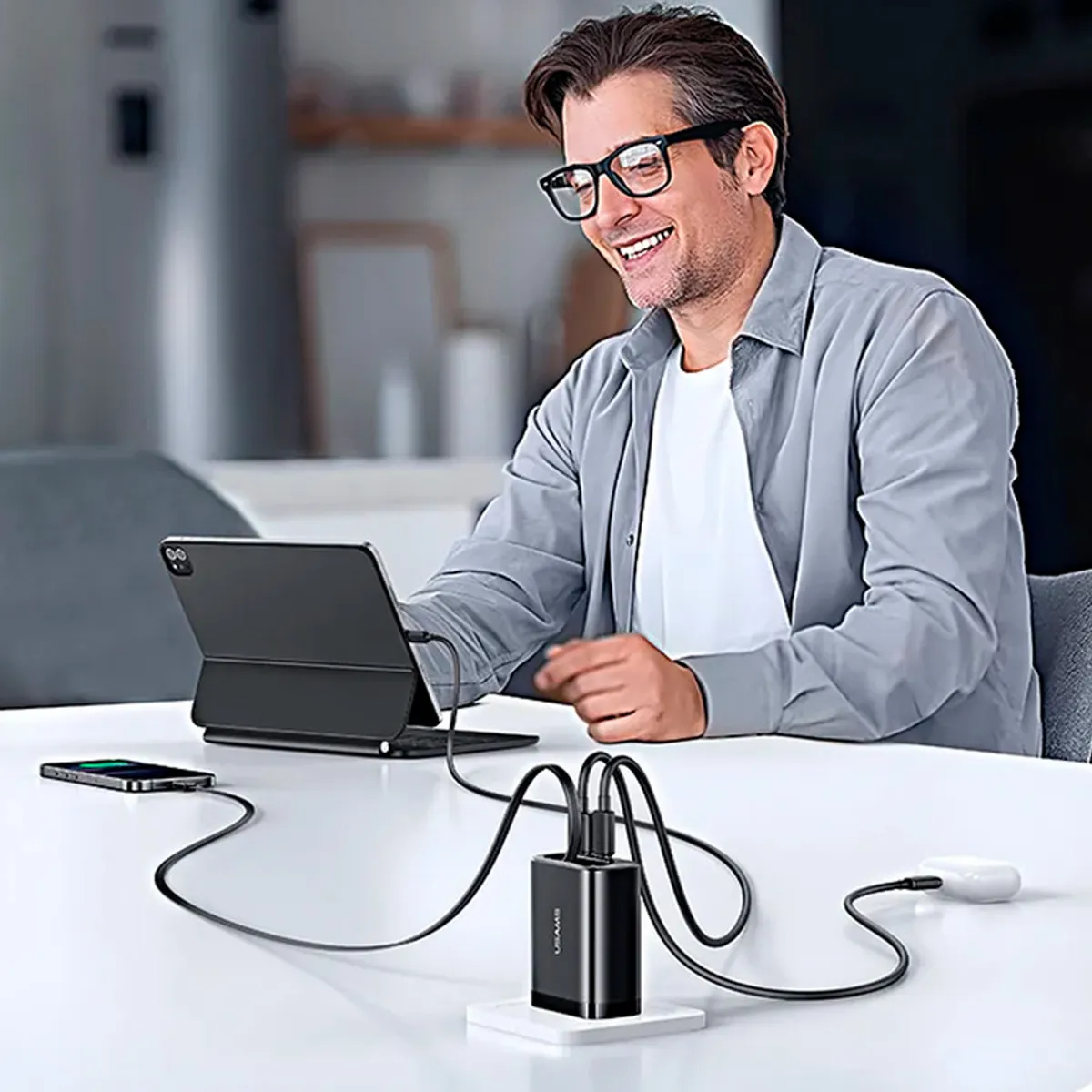 USAMS - Cargador celular 30W+Cable Retractil TypeC+Puertos USB+TypeC