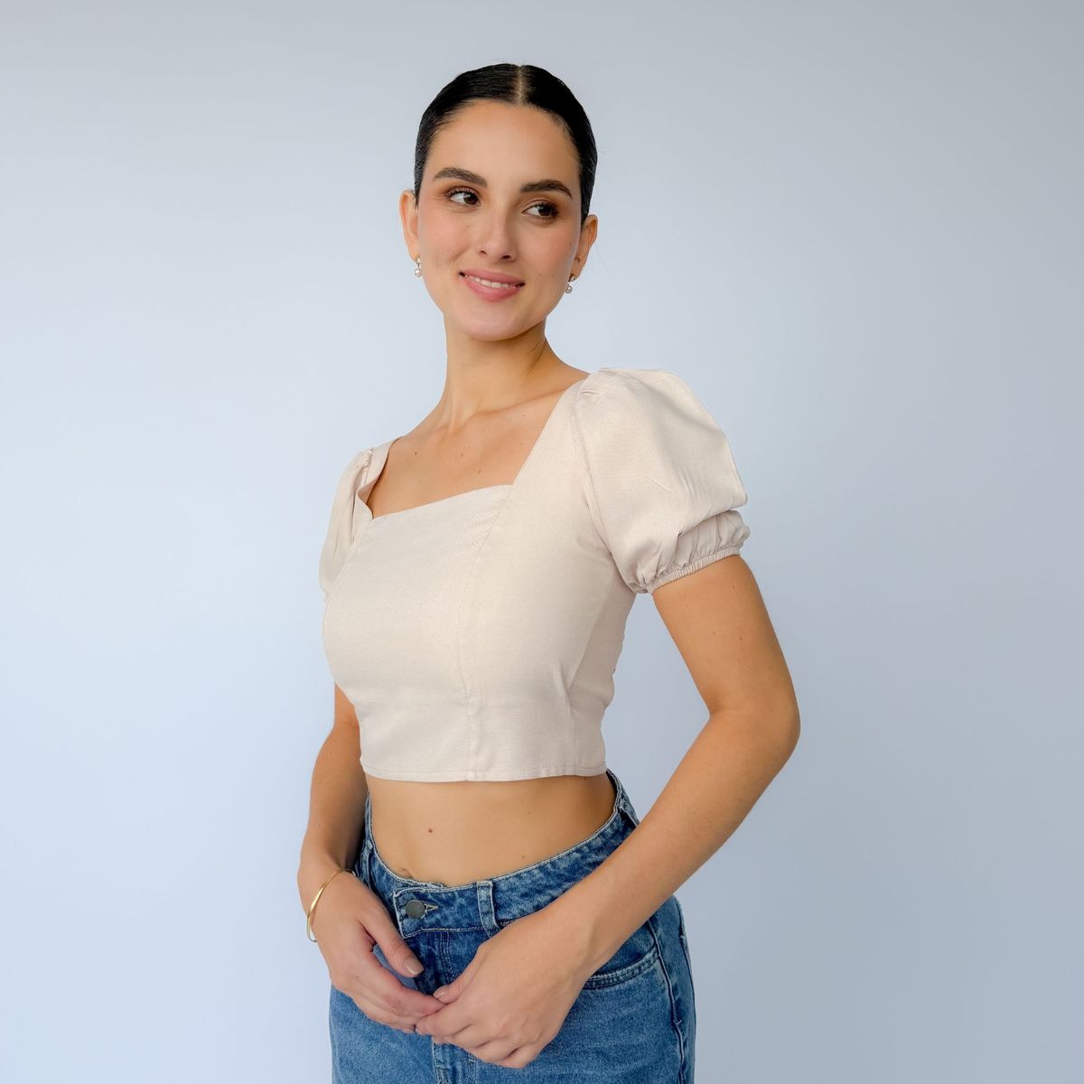 INTROSPECTIVA MODA - BLUSA CON TIRAS EN LA ESPALDA REGULABLE MODELO MADRID