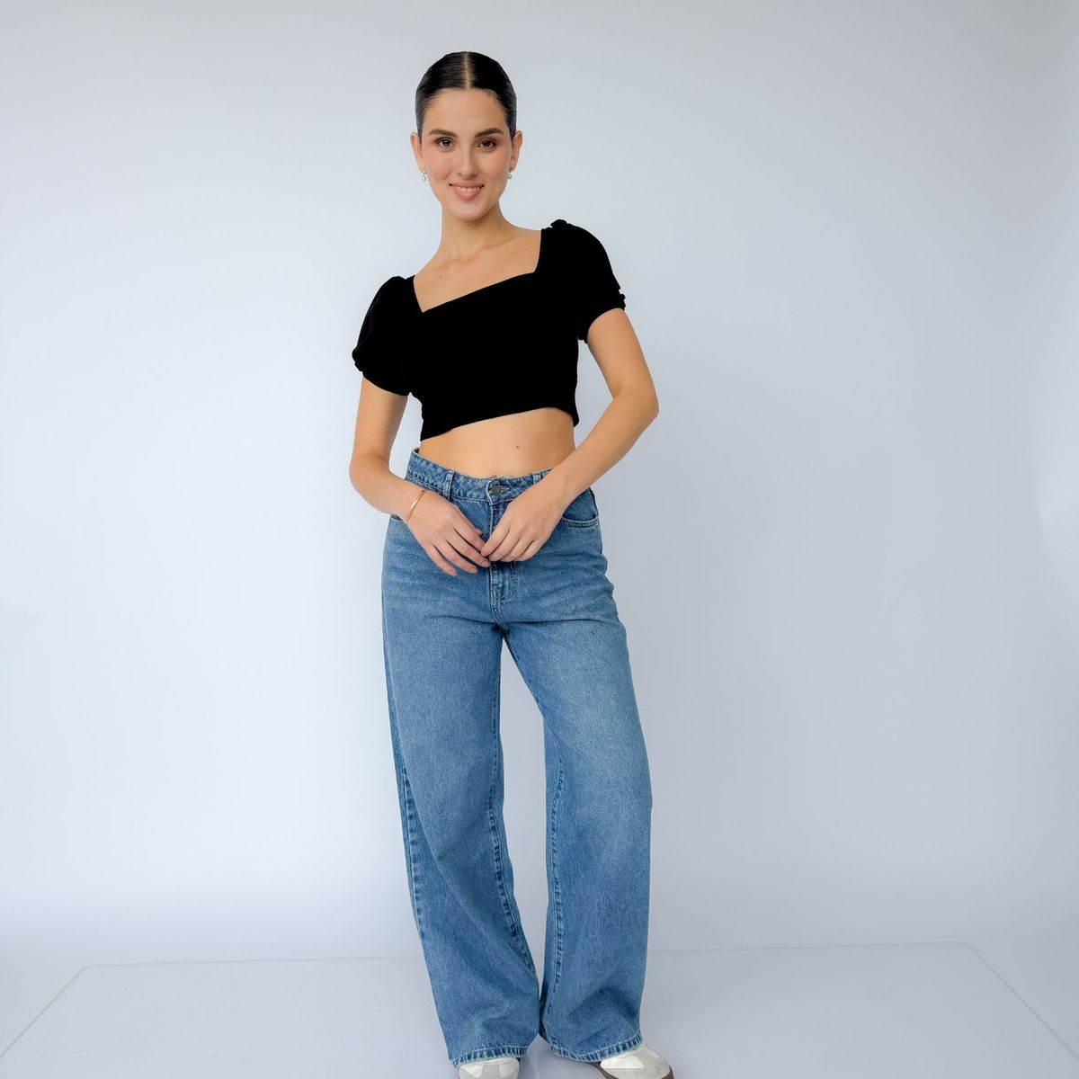 INTROSPECTIVA MODA - BLUSA CON TIRAS EN LA ESPALDA REGULABLE MODELO MADRID