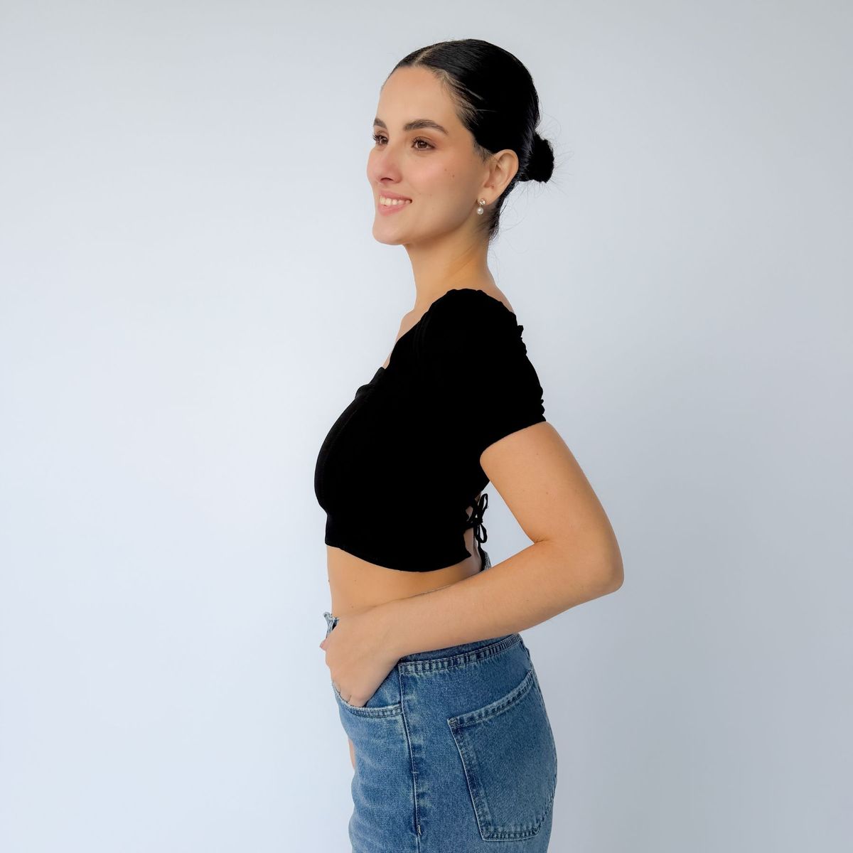 INTROSPECTIVA MODA - BLUSA CON TIRAS EN LA ESPALDA REGULABLE MODELO MADRID