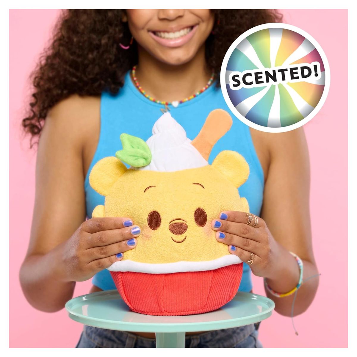 JUST PLAY - Peluche Winnie the Pooh con aroma a limón Munchlings Squeeze