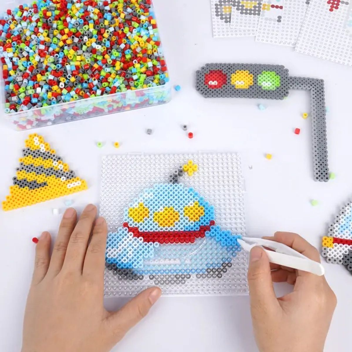 ARTKAL - Caja con beads 5mm modelo OUTER SPACE - ARTKAL