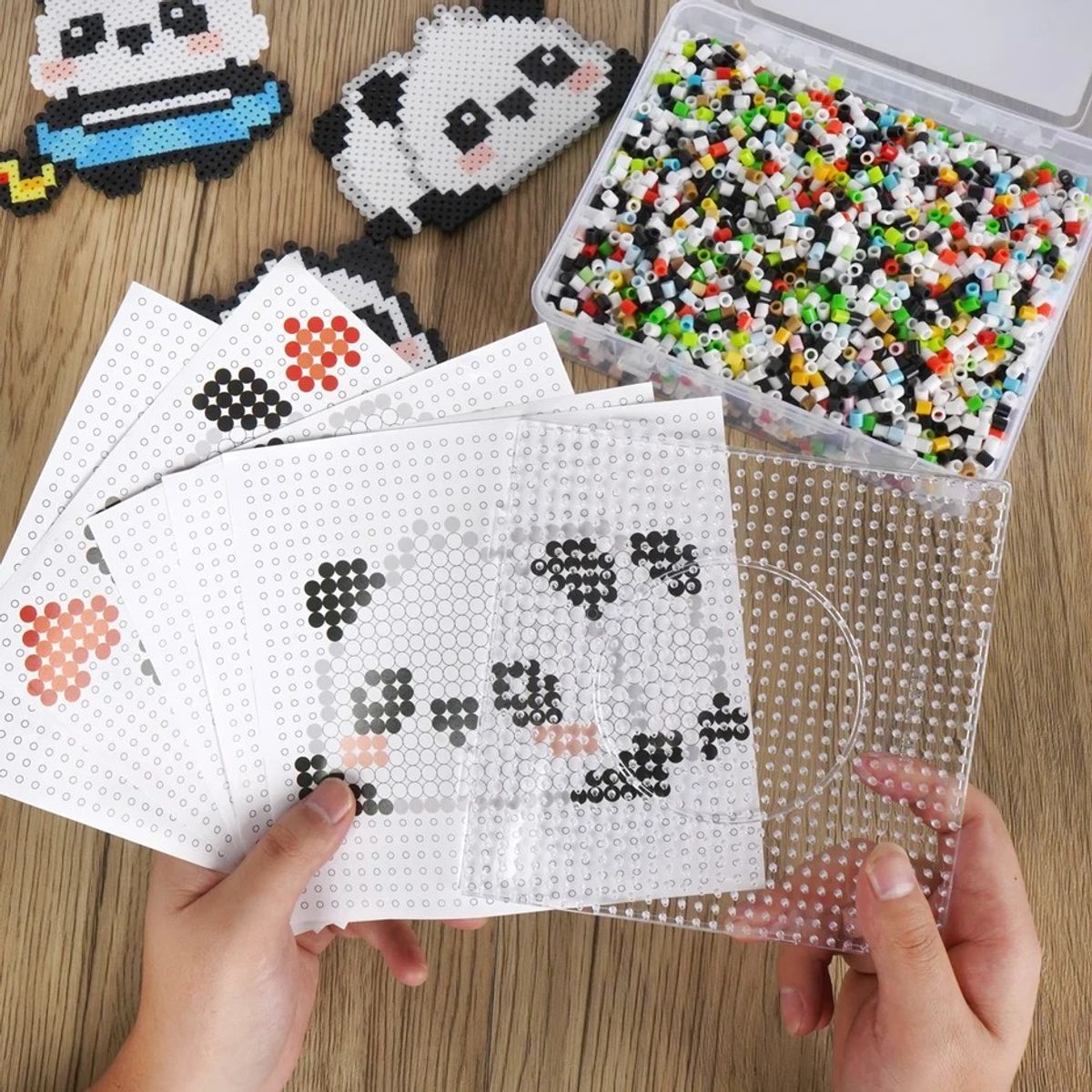 ARTKAL - Caja con beads 5mm modelo CHINESE PANDAS - ARTKAL