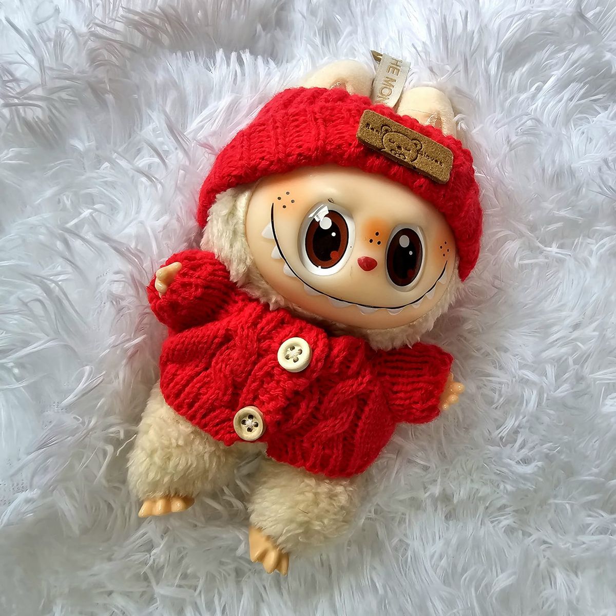 KAWAI - Muñeco Bubu Dupe Réplica con Outfit Rojo Tejido