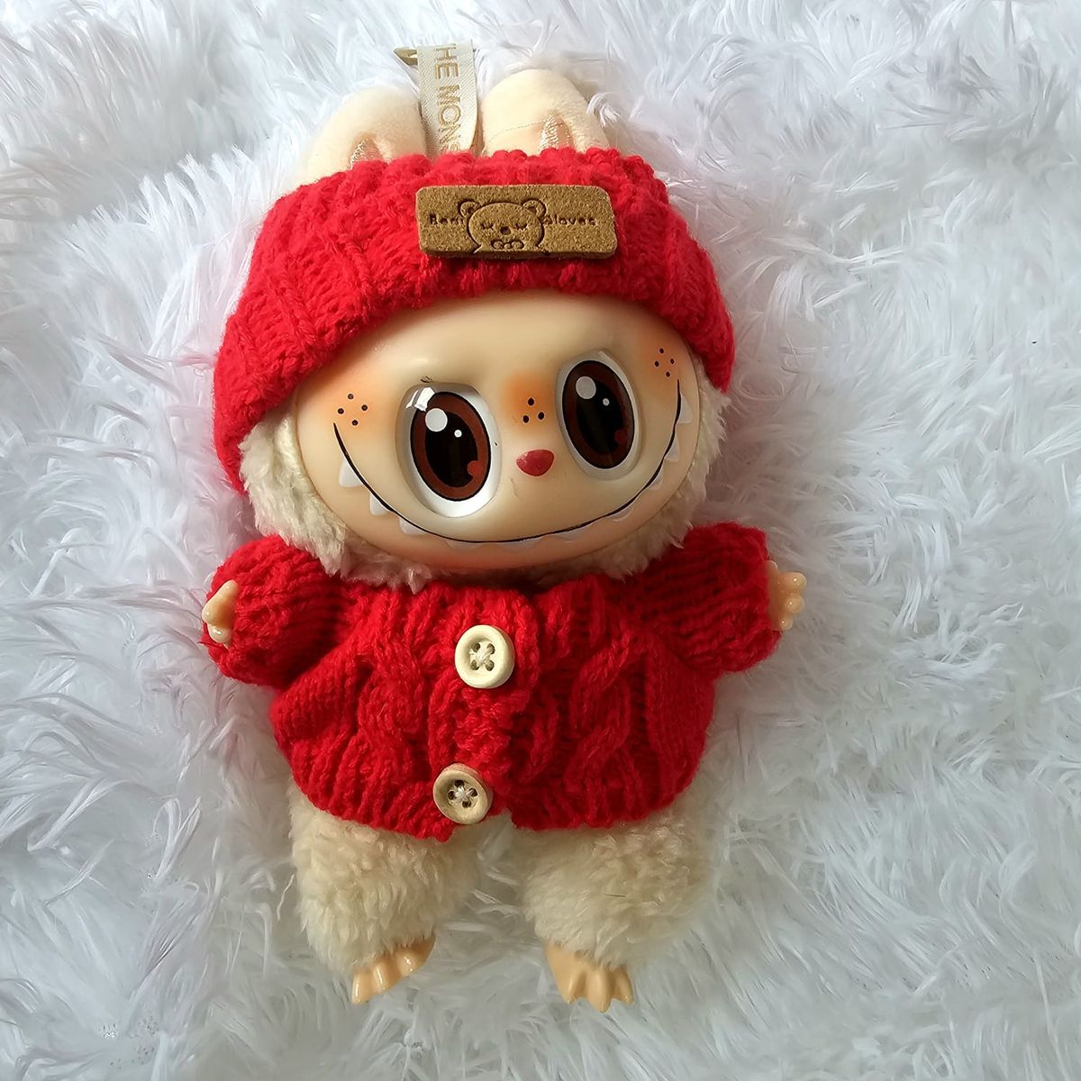 KAWAI - Muñeco Bubu Dupe Réplica con Outfit Rojo Tejido