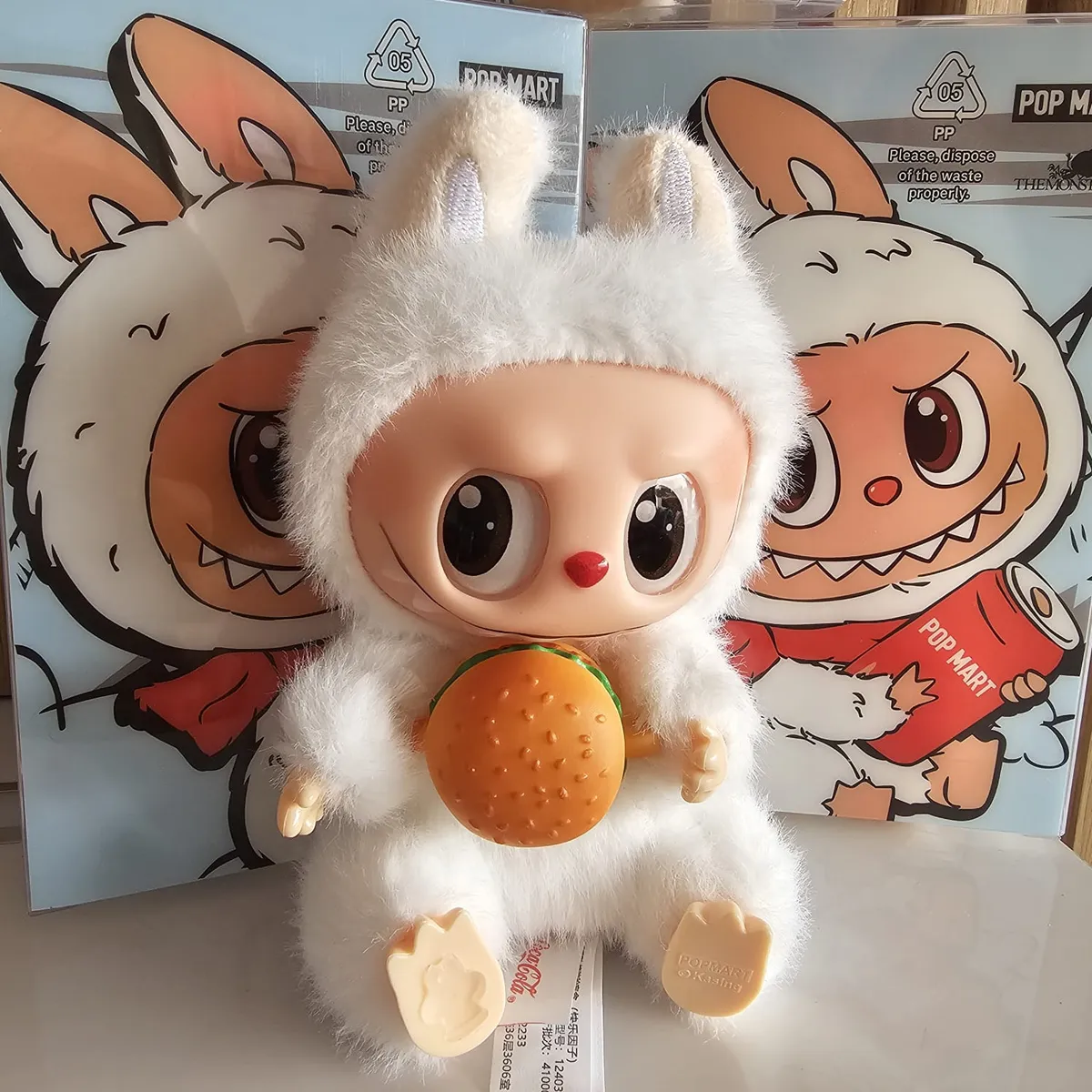 KAWAI - Dupe Bubu con Hamburguesa Serie Have a Seat Réplica