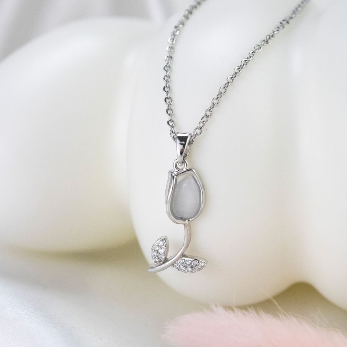 CLEO JOYAS & ACCESORIOS - Collar Tulipán Piedra Blanca Plateado