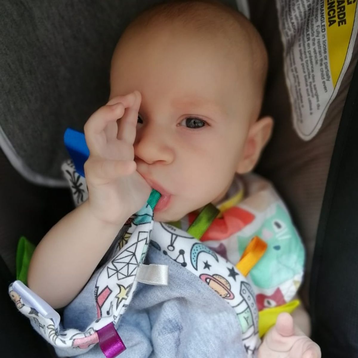 CHILLAX - Manta apego sensorial Chillax Doodle Cat & Dog para bebé