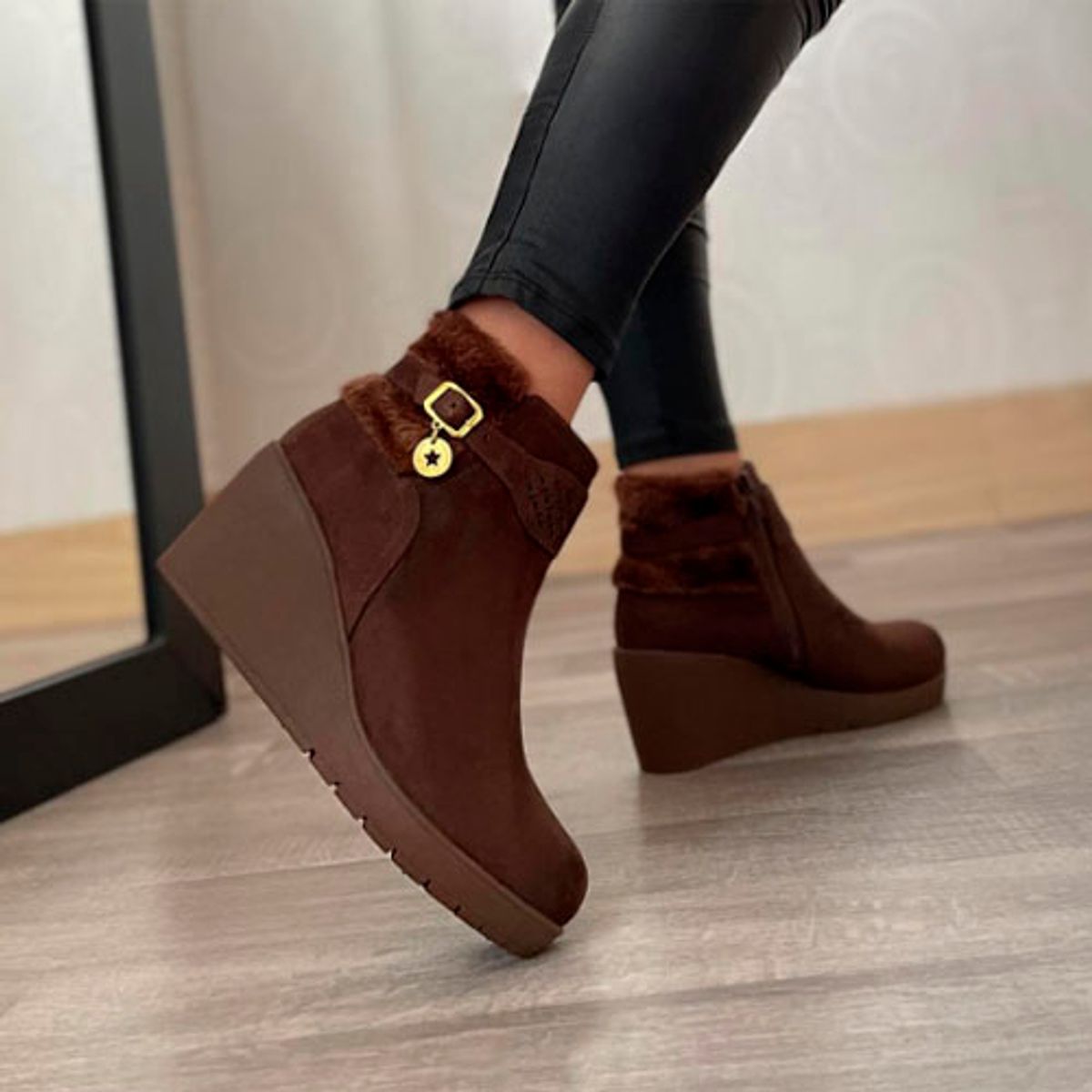 GENERICO - botin mujer cuña peluche posterior Marron.-
