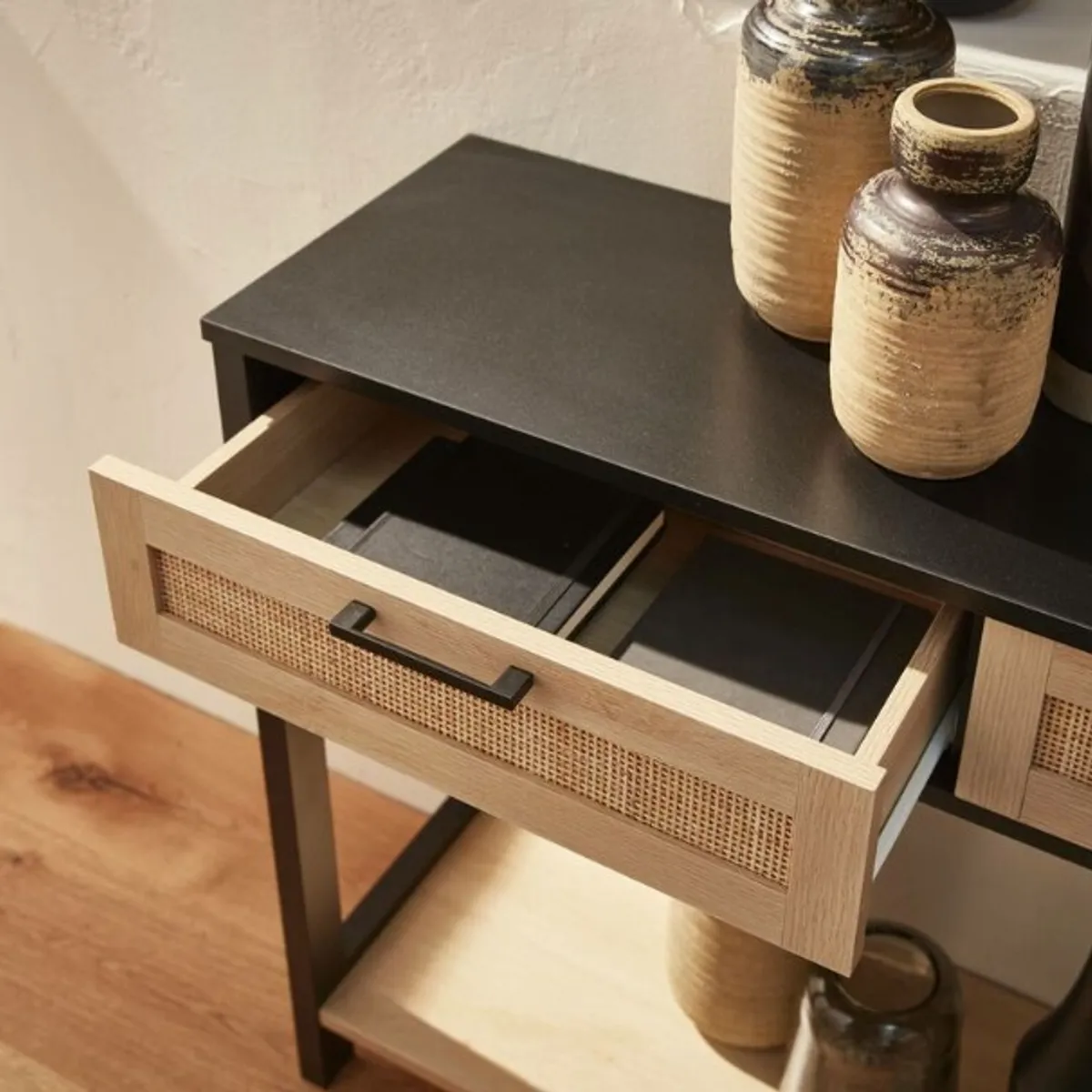 STARHOME - Arrimo Recibidor Consola Metrik Duna y Negro 110 cm