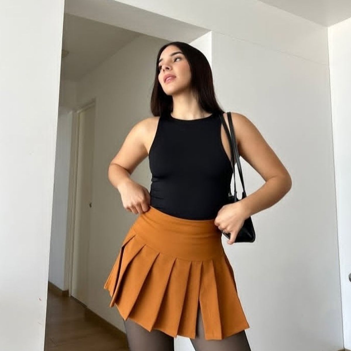 GENERICO - FALDA SHORT PLISADA GUINDA PARA MUJER