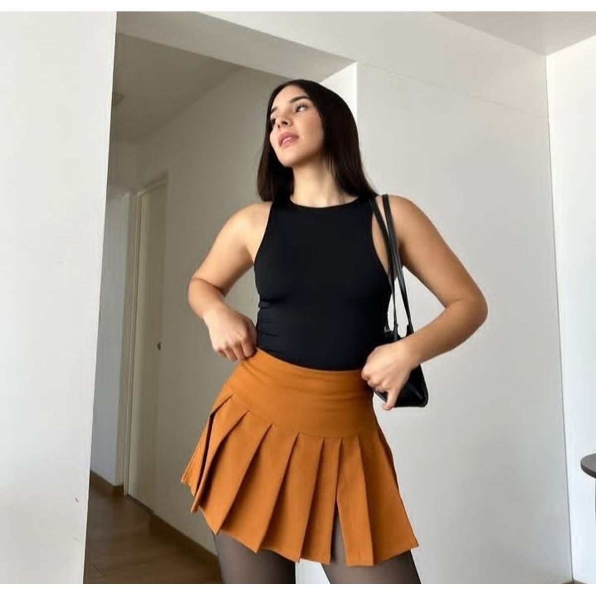 GENERICO - FALDA SHORT PLISADA GUINDA PARA MUJER