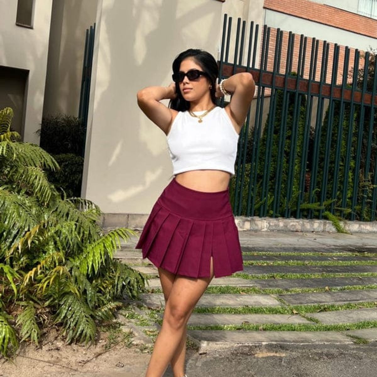 GENERICO - FALDA SHORT PLISADA GUINDA PARA MUJER